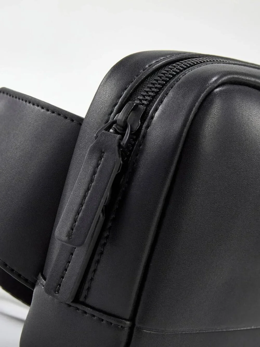 Nex Voyager Crossbody - Obsidian